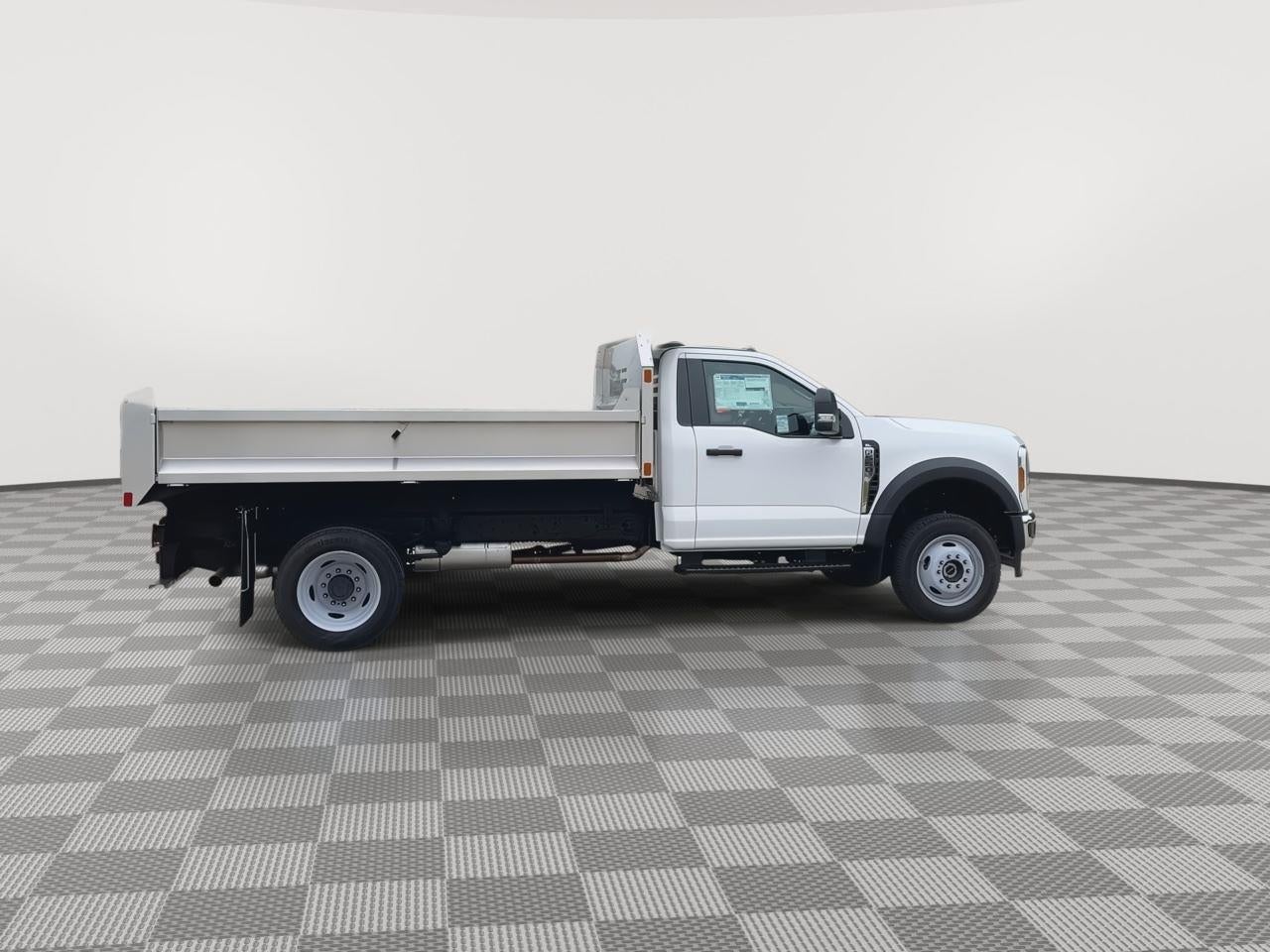 2025 Ford Super Duty F-550 DRW XL