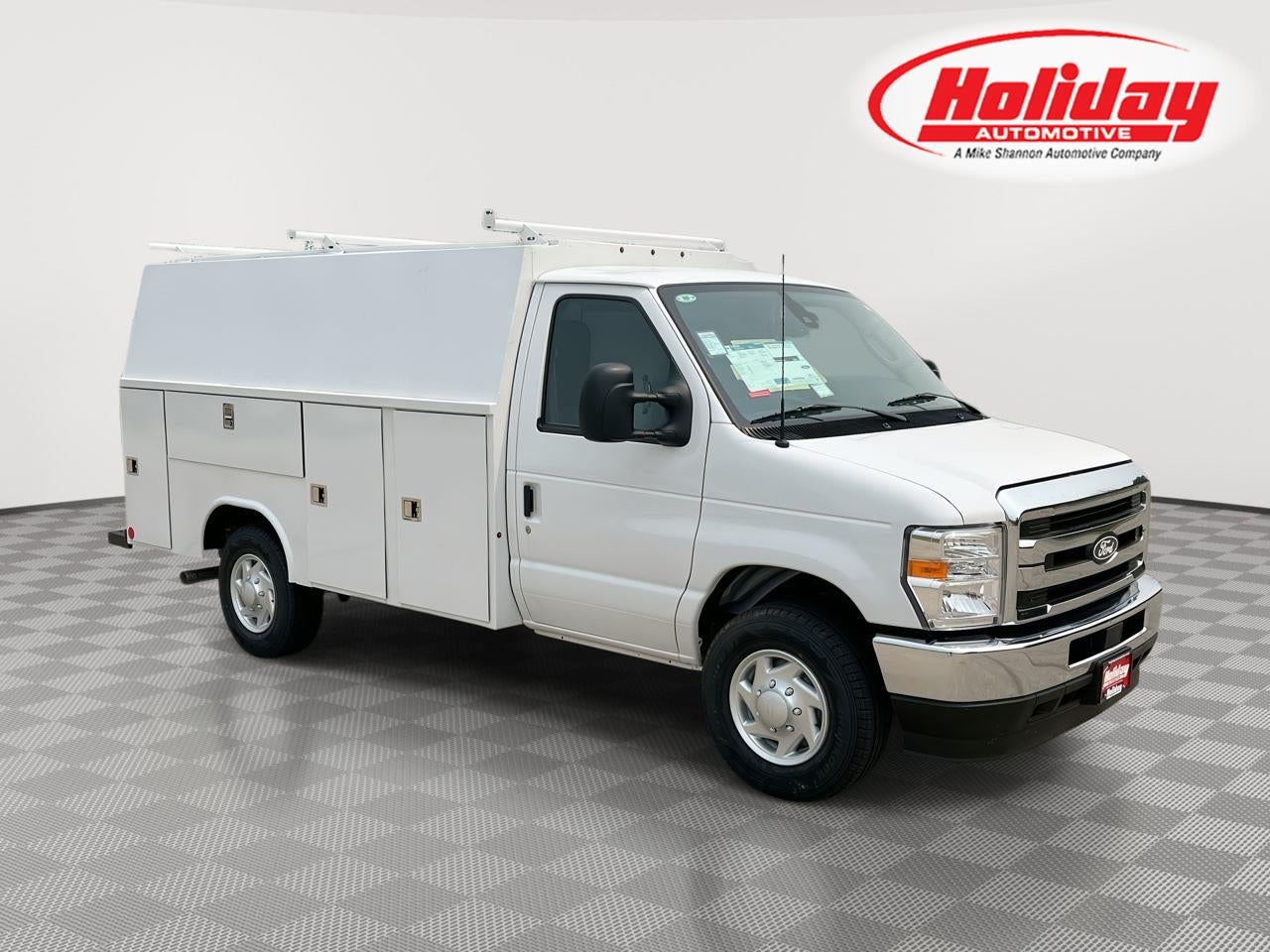 2026 Ford E-Series Cutaway E-350 DRW 138 WB