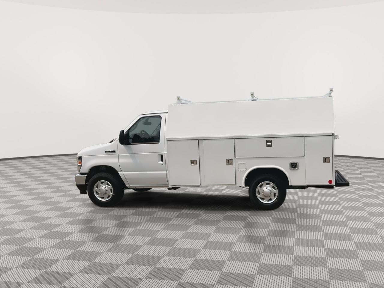 2026 Ford E-Series Cutaway E-350 DRW 138 WB