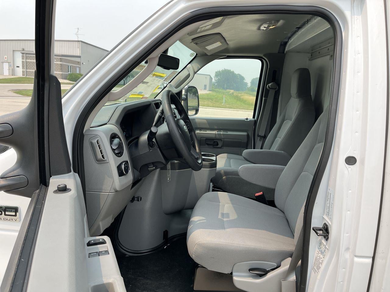 2026 Ford E-Series Cutaway E-350 DRW 138 WB