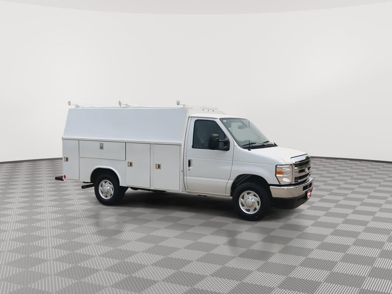 2026 Ford E-Series Cutaway E-350 DRW 138 WB