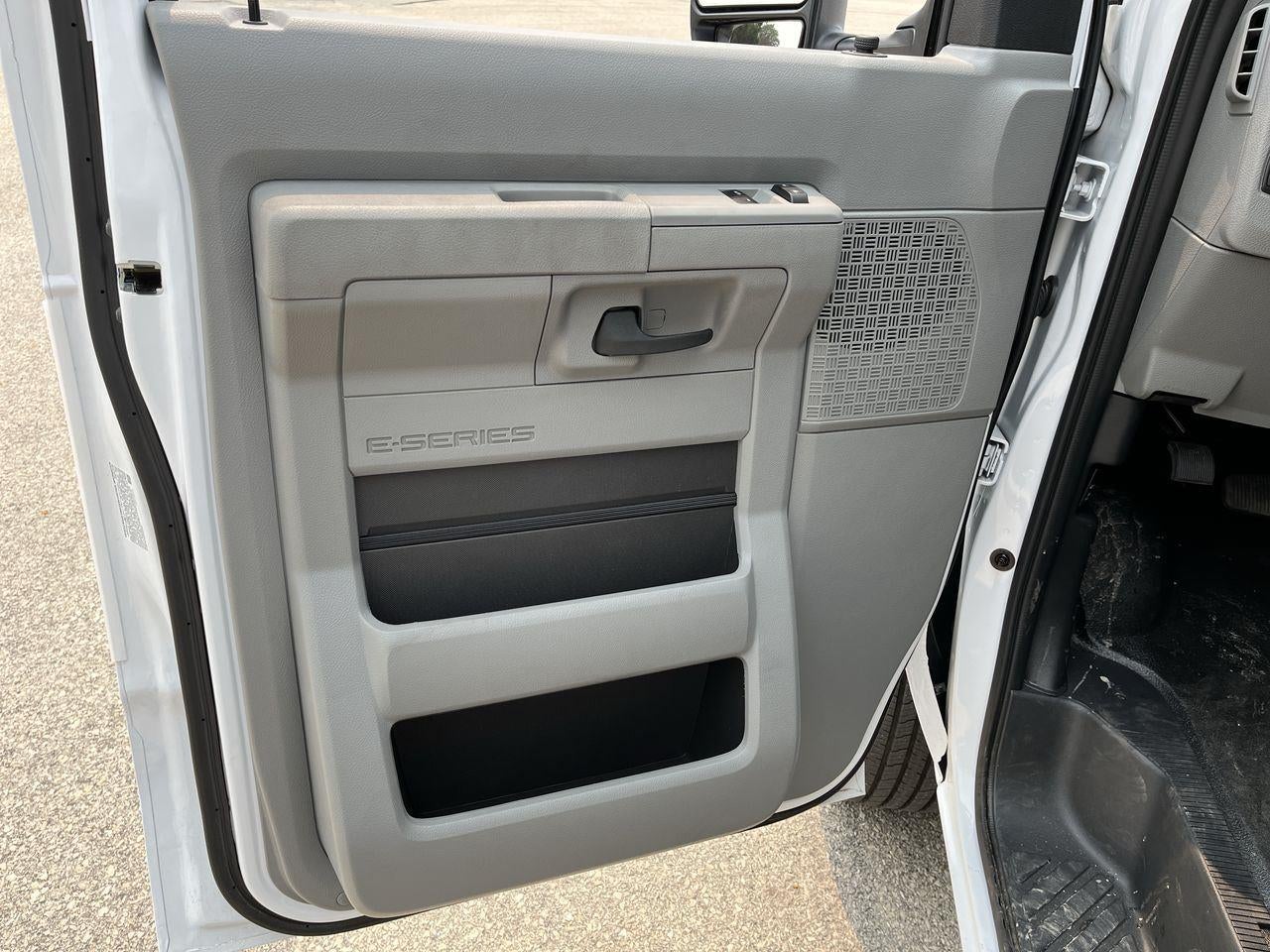 2026 Ford E-Series Cutaway E-350 DRW 138 WB