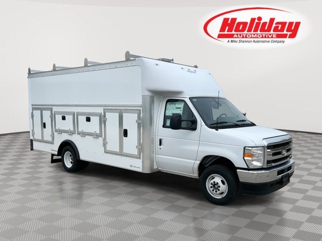 2027 Ford E-450SD Base