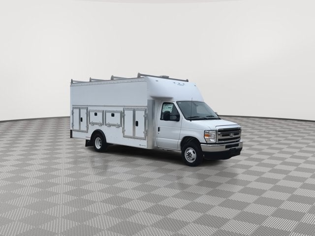 2027 Ford E-450SD Base