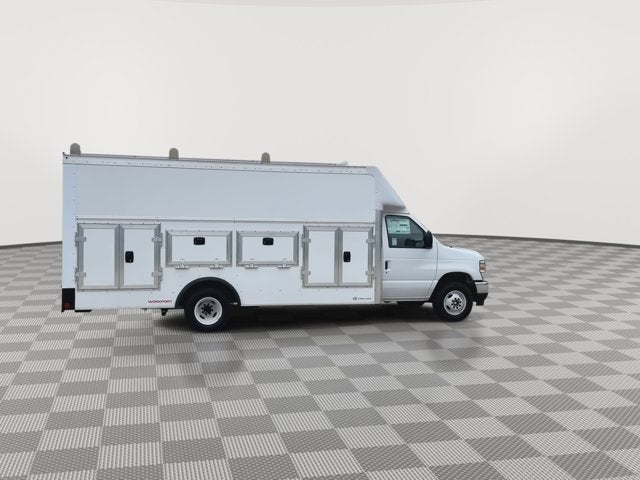 2027 Ford E-450SD Base