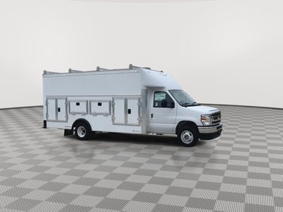 2027 Ford E-450SD Base