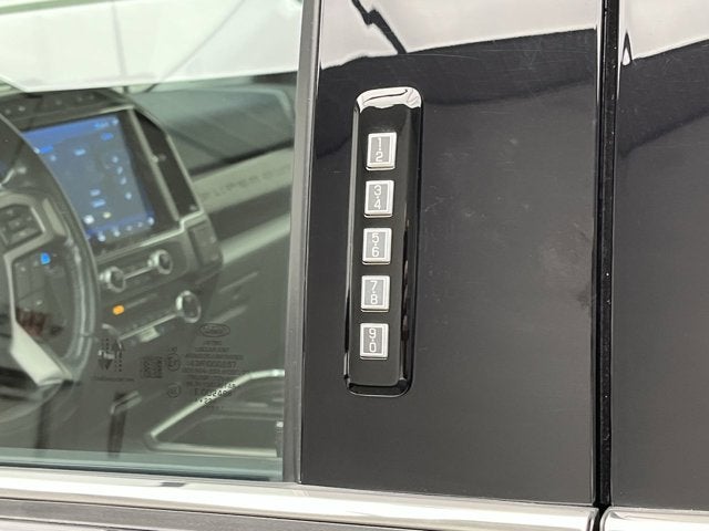 2022 Ford Super Duty F-350 SRW Limited