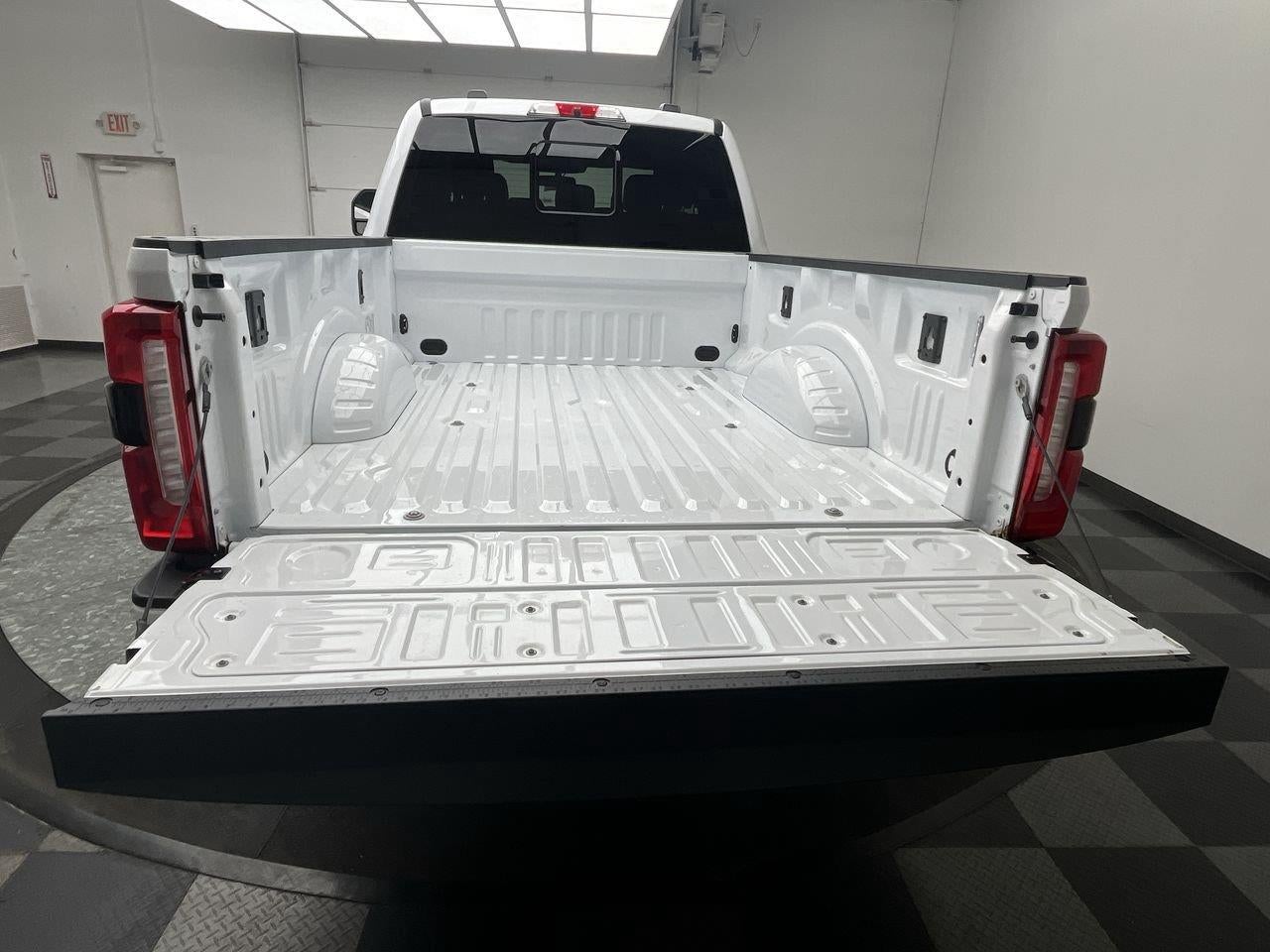 2023 Ford Super Duty F-350 Lariat