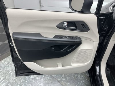 2023 Chrysler Pacifica Hybrid Hybrid Touring L
