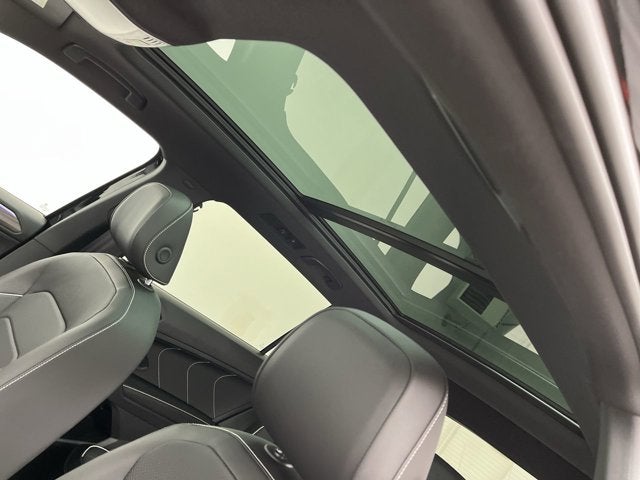2022 Volkswagen Tiguan SEL R-Line