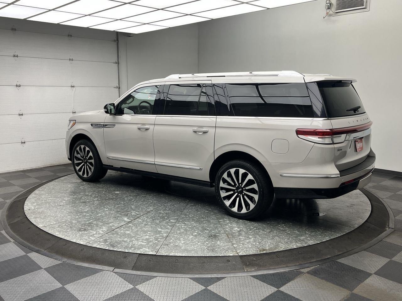 2023 Lincoln Navigator L Reserve