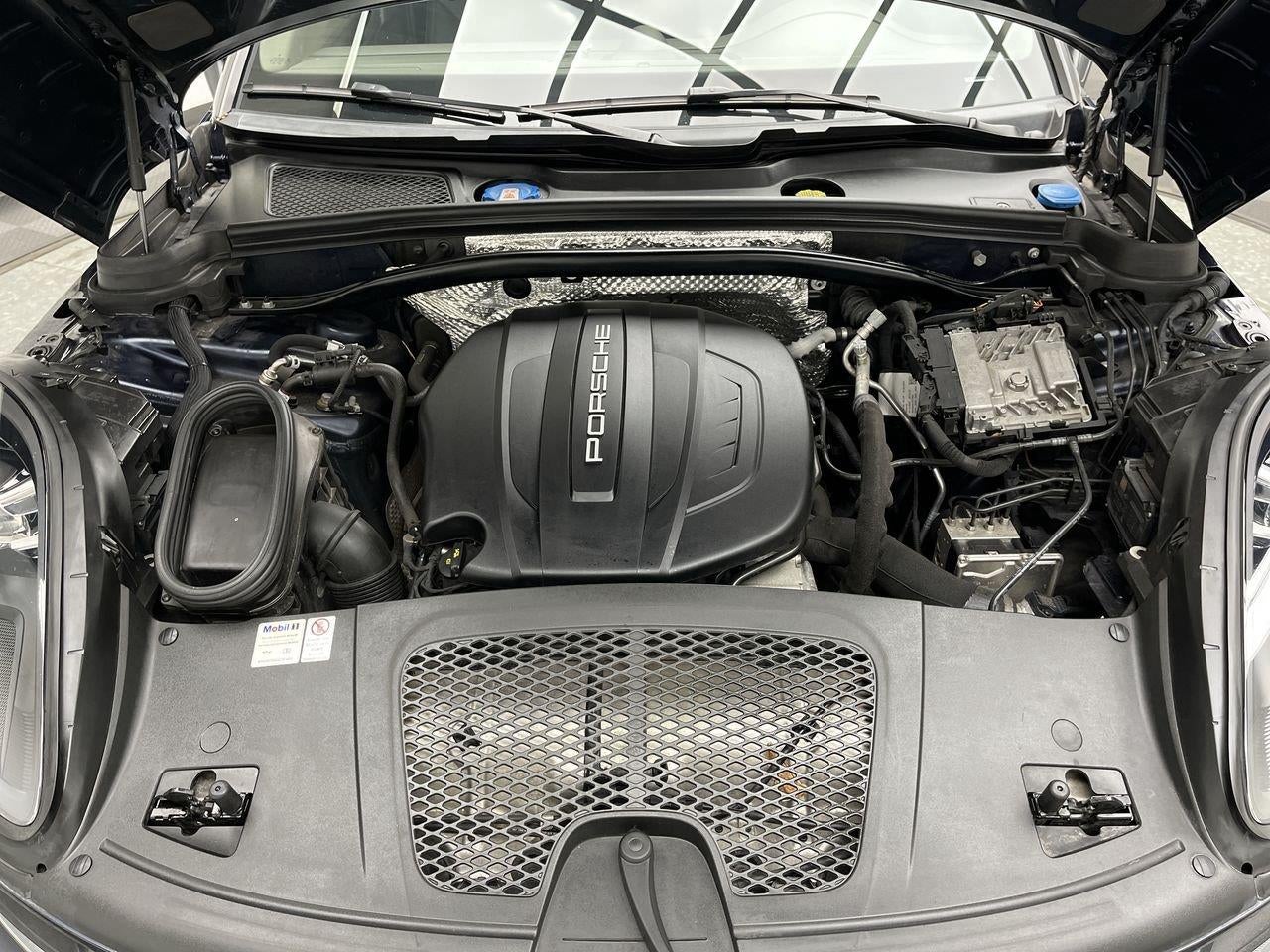 2021 Porsche Macan AWD