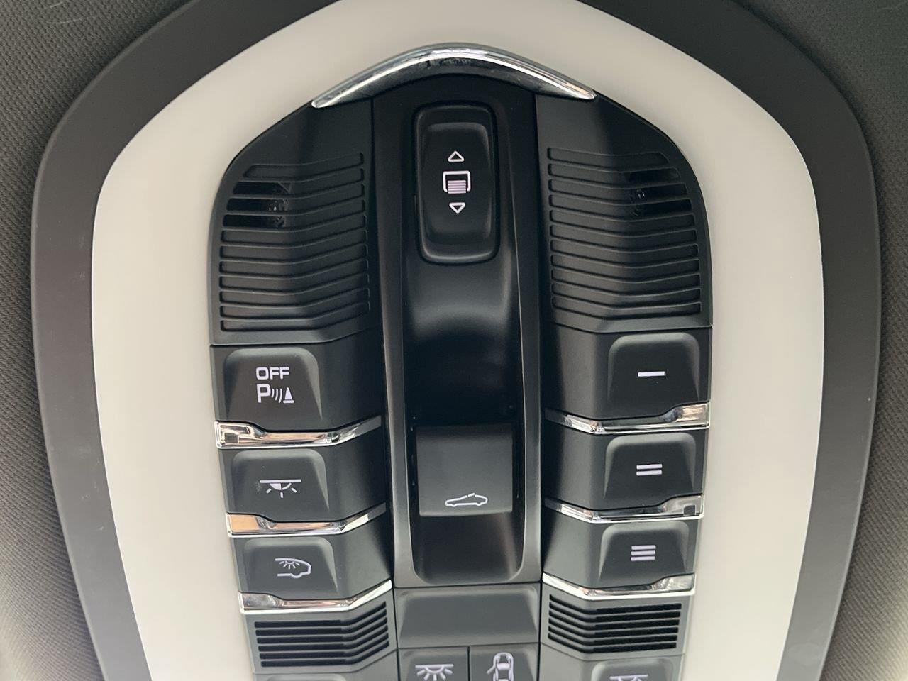 2021 Porsche Macan AWD