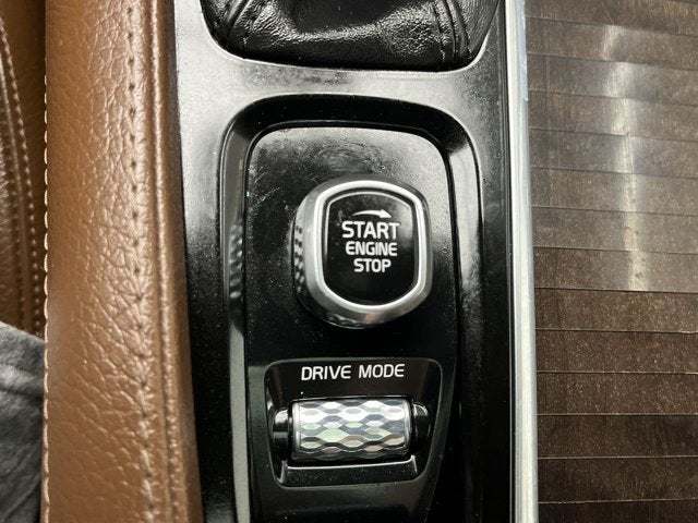 2019 Volvo XC90 Momentum