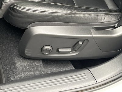2023 Volvo XC40 Ultimate Bright Theme