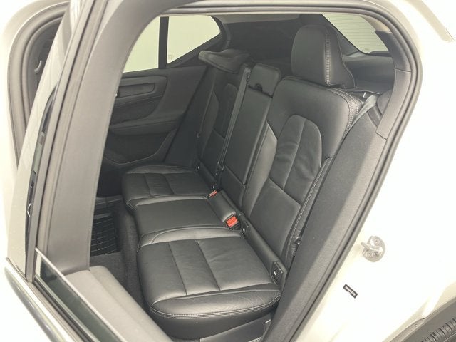 2023 Volvo XC40 Ultimate Bright Theme