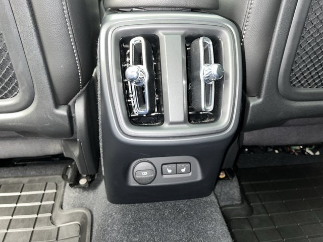 2023 Volvo XC40 Ultimate Bright Theme