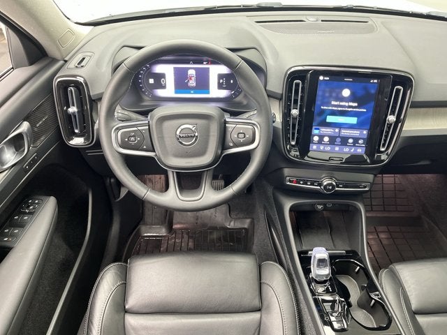 2023 Volvo XC40 Ultimate Bright Theme