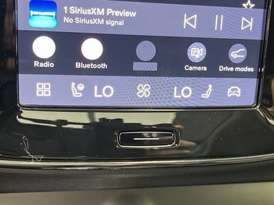 2023 Volvo XC40 Ultimate Bright Theme
