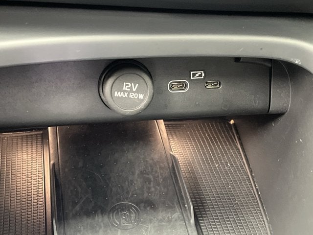2023 Volvo XC40 Ultimate Bright Theme