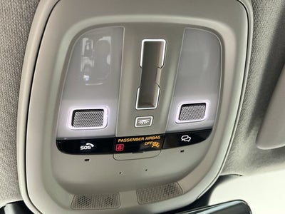 2023 Volvo XC40 Ultimate Bright Theme