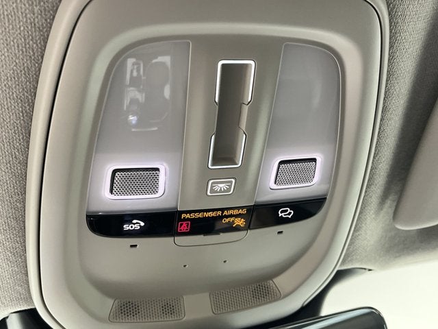 2023 Volvo XC40 Ultimate Bright Theme