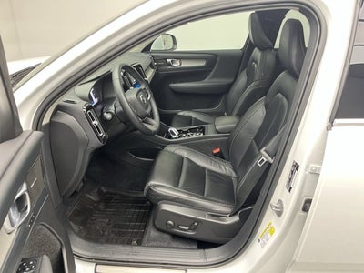 2023 Volvo XC40 Ultimate Bright Theme