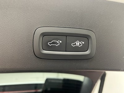 2023 Volvo XC40 Ultimate Bright Theme