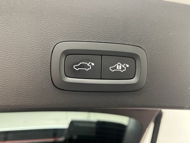 2023 Volvo XC40 Ultimate Bright Theme