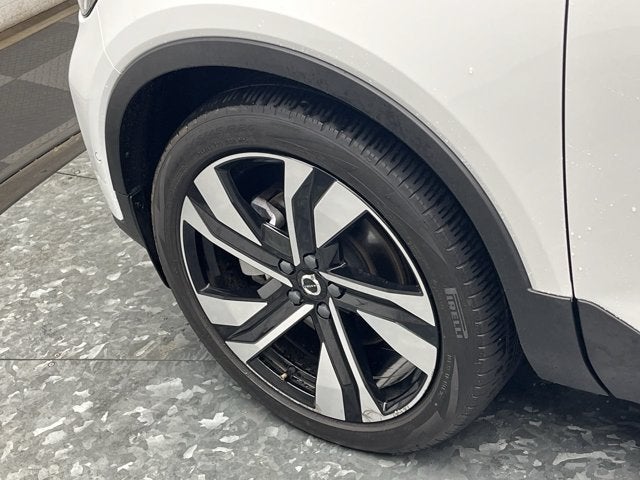 2023 Volvo XC40 Ultimate Bright Theme
