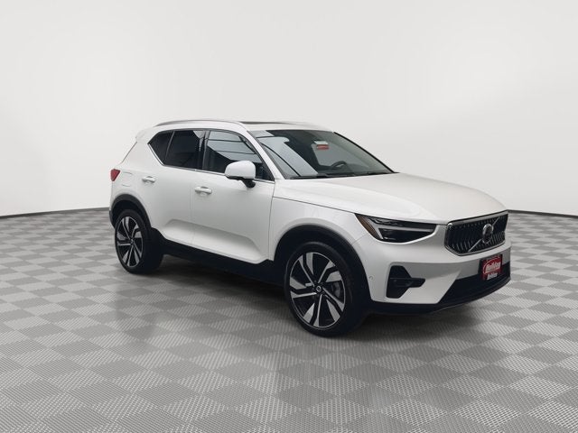 2023 Volvo XC40 Ultimate Bright Theme