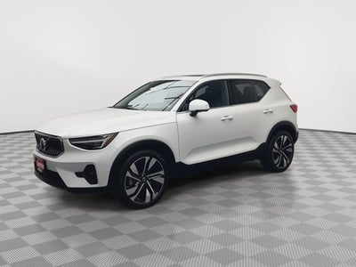 2023 Volvo XC40 Ultimate Bright Theme