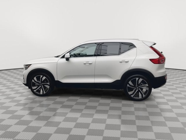2023 Volvo XC40 Ultimate Bright Theme