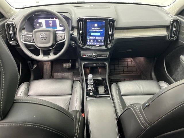 2023 Volvo XC40 Ultimate Bright Theme