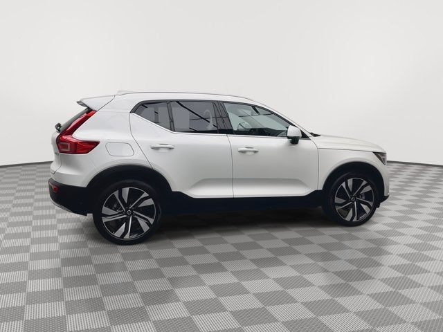 2023 Volvo XC40 Ultimate Bright Theme