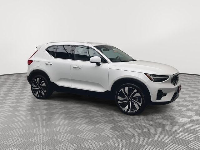 2023 Volvo XC40 Ultimate Bright Theme