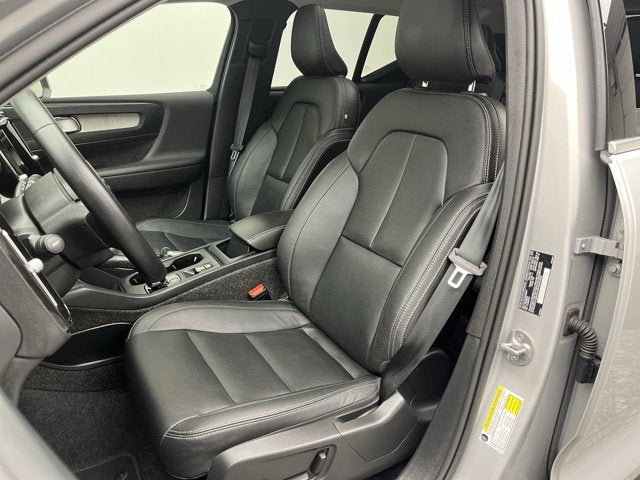 2025 Volvo XC40 Core Bright Theme