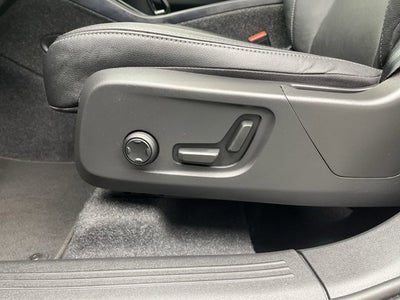 2025 Volvo XC40 Core Bright Theme