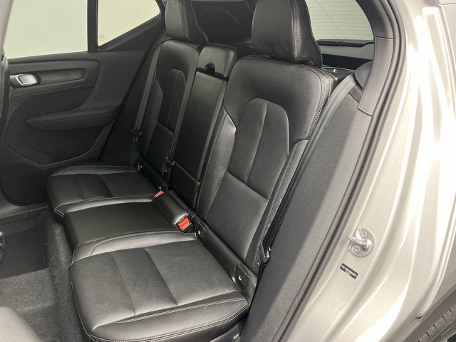 2025 Volvo XC40 Core Bright Theme