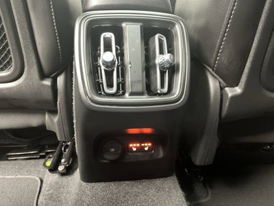 2025 Volvo XC40 Core Bright Theme