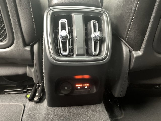 2025 Volvo XC40 Core Bright Theme