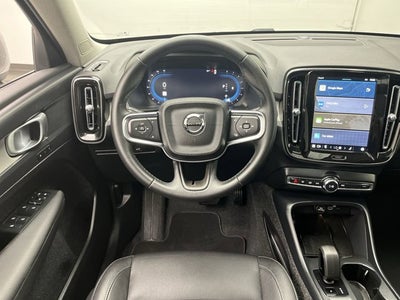 2025 Volvo XC40 Core Bright Theme