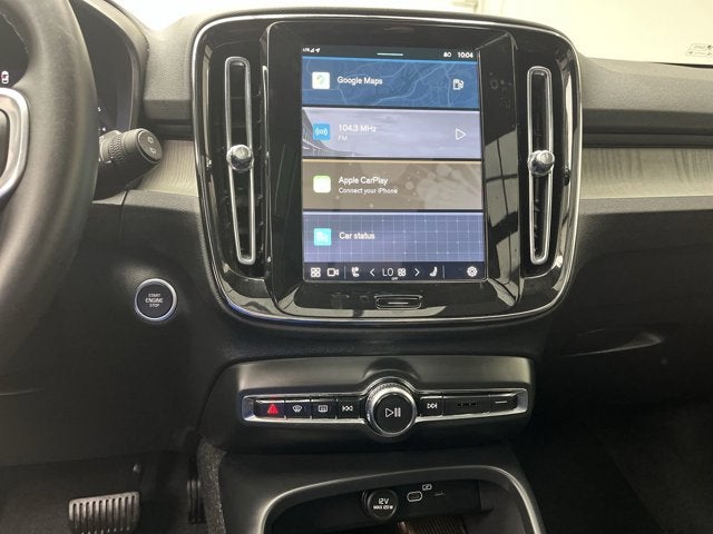 2025 Volvo XC40 Core Bright Theme