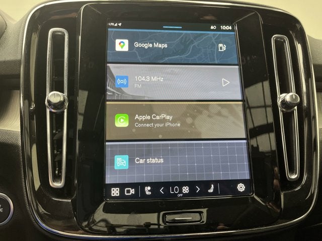 2025 Volvo XC40 Core Bright Theme