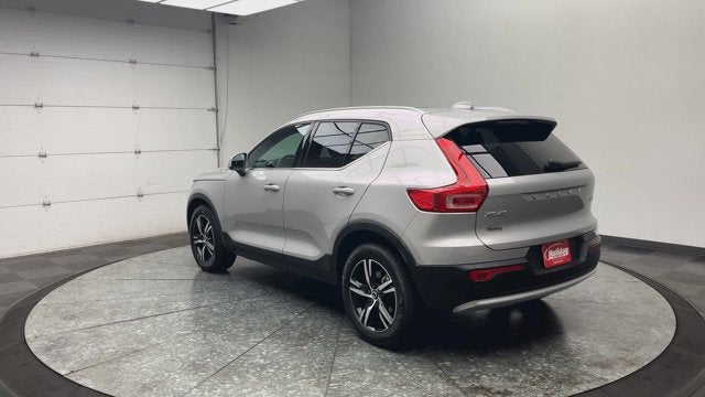 2025 Volvo XC40 Core Bright Theme