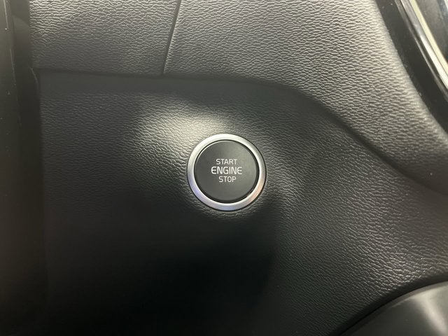 2025 Volvo XC40 Core Bright Theme