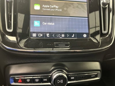 2025 Volvo XC40 Core Bright Theme