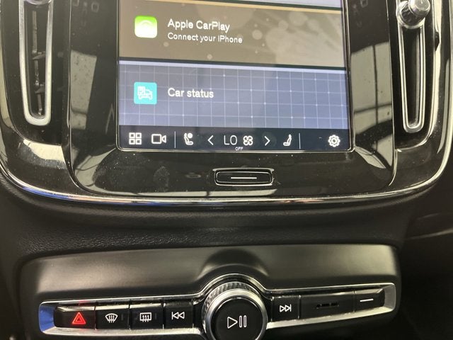 2025 Volvo XC40 Core Bright Theme