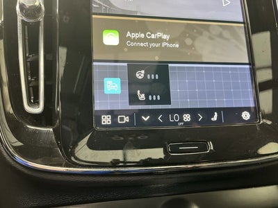 2025 Volvo XC40 Core Bright Theme