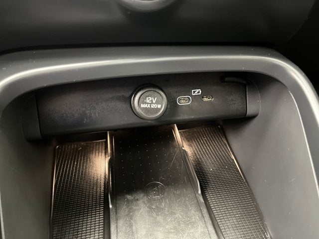 2025 Volvo XC40 Core Bright Theme